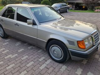Mercedes-Benz E 300 Turbo 3.0 108kW