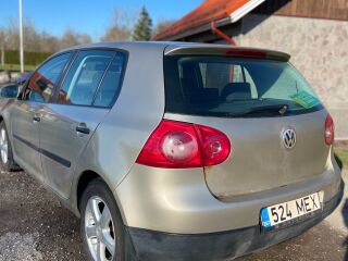 Volkswagen Golf 1.6 BGU BSE 75kW