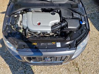 Volvo V70 MOMENTUM 2.4 R5 D5 136kW