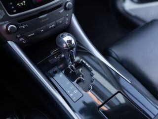 Lexus IS 250 White Pearl Facelift 2.5 153kW