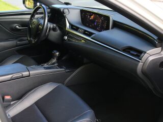 Lexus ES 300h 2.5 131kW