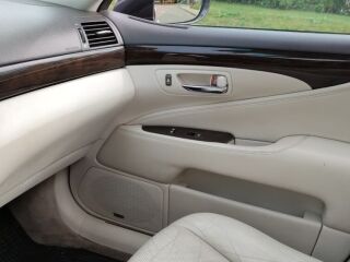 Lexus LS 460 President 4.6 V8 280kW