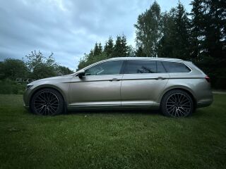 Volkswagen Passat Executive 2.0 176кВ