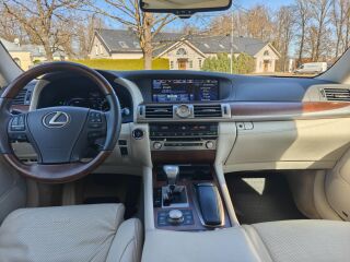 Lexus LS 600h Long Ottoman pakett 5.0 V8 290kW