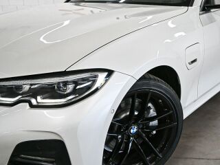 BMW 330 M-Sportpakett 2.0 215кВ