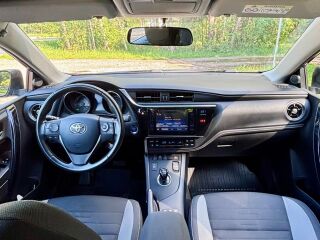 Toyota Auris 1.8 73кВ