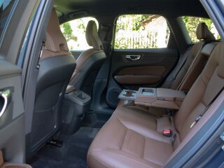Volvo XC60 AWD Inscription Intelli Safe PRO Wntr 2.0 B5 MHEV Kerghübriid 184kW