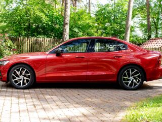Volvo S60 AWD DARK R-Design Intelli SAFE PRO Wntr PRO 2.0 B5 MHEV KERS Kerghübriid 184kW