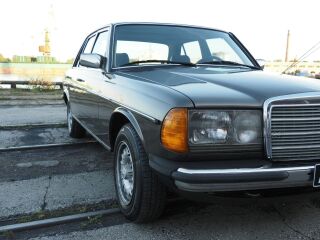 Mercedes-Benz 230 E 2.3 R4 100kW