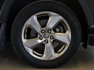 Toyota RAV4 Luxury Plus 131кВ