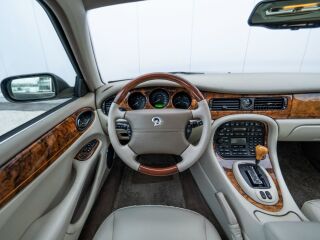 Jaguar XJ Daimler Long 4.0 V8 209kW