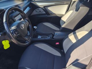 Toyota Avensis 2.0 105kW