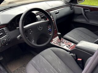 Mercedes-Benz E 200 2.1 85kW