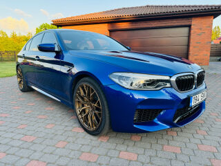 BMW M5 Akrapovič & Bowers & Wilkins 4.4 V8 569kW