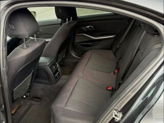 BMW 330 2.0 135kW