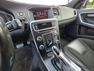 Volvo V60 D6 Twin Engine AWD R-Design Facelift 2.4 R5 162kW