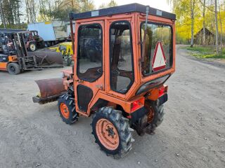 Minitraktor KUBOTA B7100 4WD