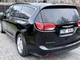 Chrysler Pacifica Platinum pistikhübriid 3.6 214kW