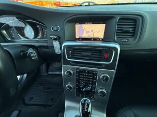 Volvo V60 Momentum Facelift EU6 2.0 R4 D4 TDI 140kW