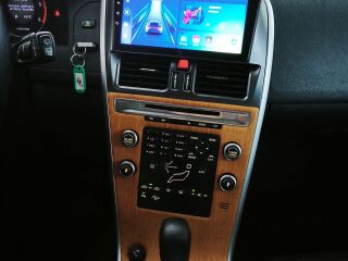 Volvo XC60 MOMENTUM 2.4 120kW