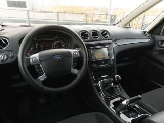 Ford Galaxy GHIA 2.0 103kW