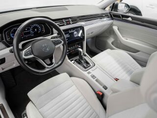 Volkswagen Passat Elegance 2.0 110kW