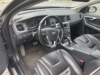 Volvo V60 PLUG IN HYBRID 2.4 R5 D6 158kW