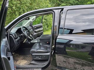Toyota Tundra CrewMax platinum 1794 edition 5.7 284kW