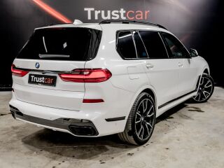 BMW X7 Individual-Sky lounge-M Paket 3.0 250kW