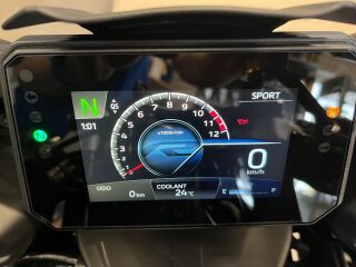 Yamaha R7