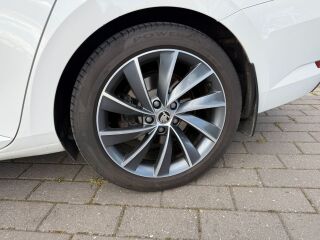 Skoda Superb Laurin & Klement 2.0 140кВ