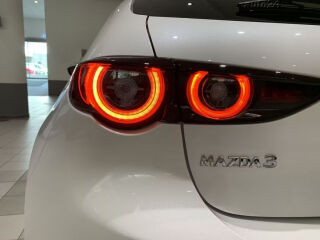 Mazda 3 Luxury 2.0 e-Skyactiv X 137kW