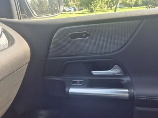 Mercedes-Benz B 180 1.3 100kW