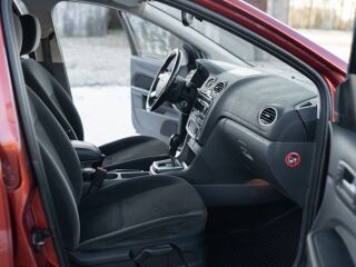 Ford Focus Ghia 2.0 107кВ