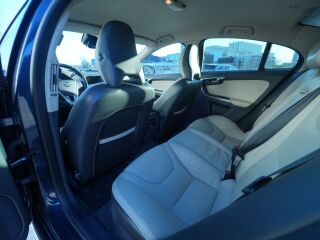 Volvo S60 Momentum R-Design paketiga 2.4 D5 151kW