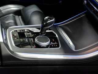 BMW X5 3.0 V6 NOVC-HEV 210kW