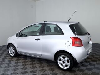 Toyota Yaris Linea Sol A-C 1.3 64кВ
