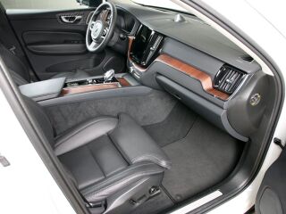 Volvo XC60 AWD ULTIMATE DARK LUXURY XENIUM FULL 2.0 B5 KERS Mild Hybrid 184kW