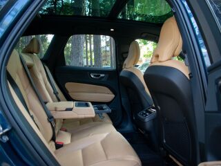 Volvo XC60 MY22 Google Inscription Intelli SAFE Lux Wntr 2.0 B5 MHEV Kerghübriid 183kW