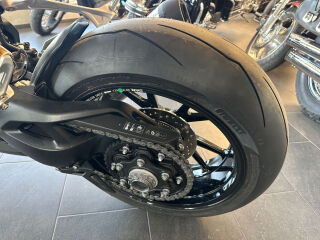 Triumph Speed Triple R 1200 RR R3 132kW