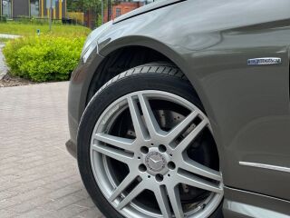 Mercedes-Benz E 350 3.5 AMG CGI 215kW