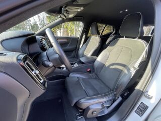 Volvo XC40 R-DESIGN INTELLI SAFE PRO GEARTRONIC RECHARGE 1.5 T5 Twin-Engine PLUG-IN-HYBRID 60 + 132кВ