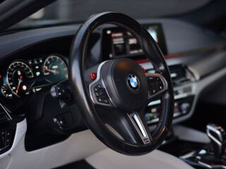 BMW M5 4.4 441kW