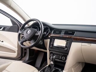 Skoda Superb Combi Elegance 1.8 118кВ