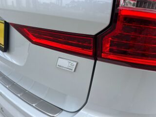 Volvo XC60 AWD Luxury Inscription FaceLift MY22 2.0 T6 Recharge Twin Engine Plug-in-Hybrid 251кВ