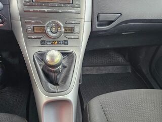 Toyota Auris 2.2 130кВ