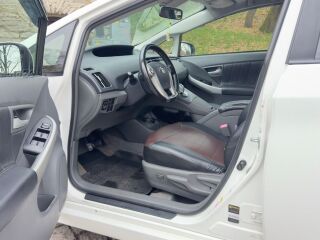 Toyota Prius 1.8 73kW