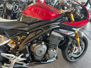 Triumph Speed Triple R 1200 RR R3 132kW