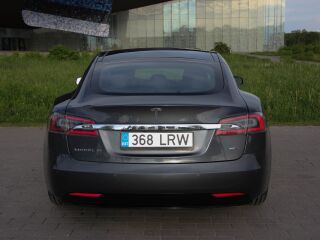 Tesla Model S 158кВ