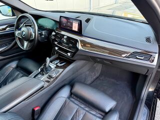 BMW 530 Touring xDrive M sportpakett H&K LED 3.0 d 195kW